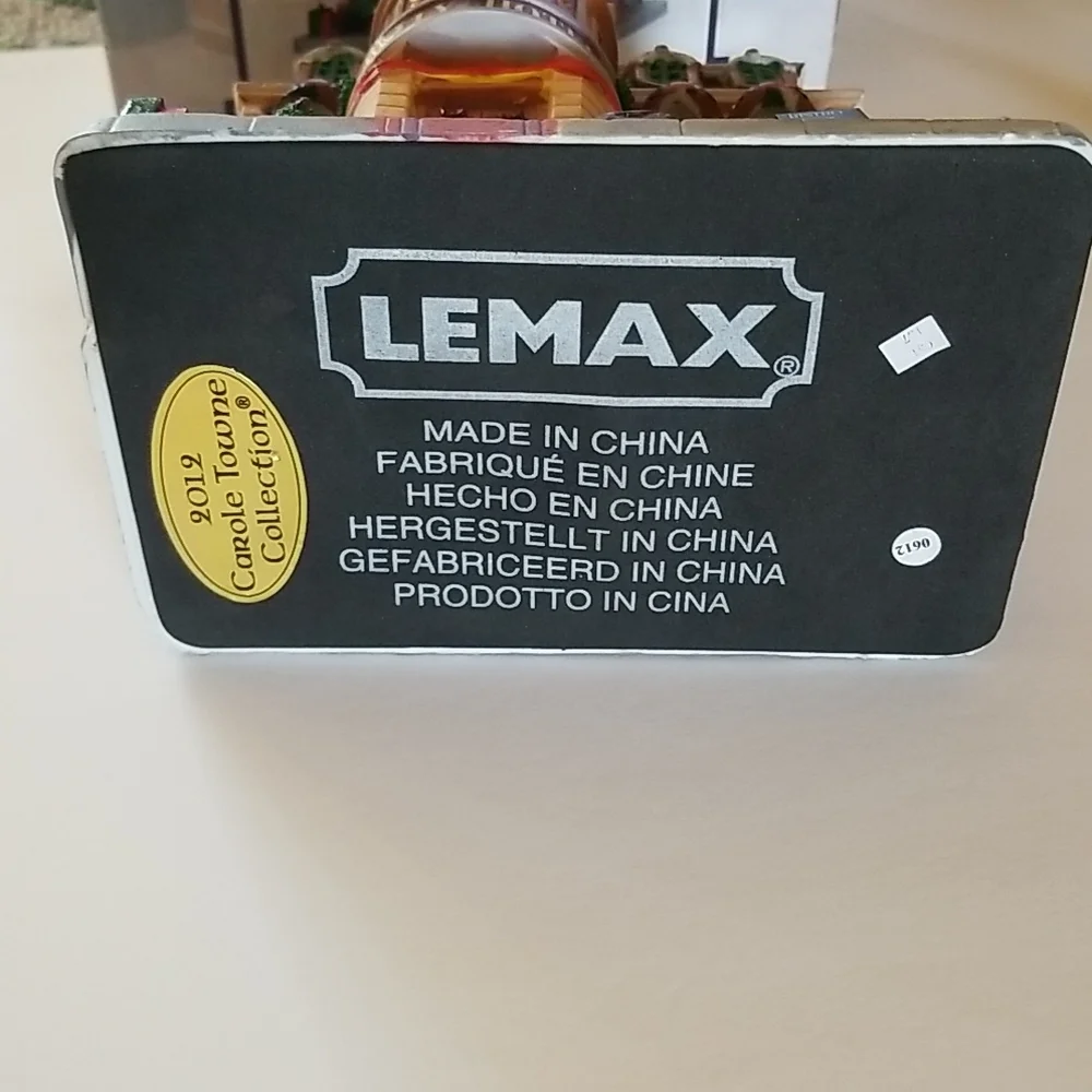 Lemax Carole‎ Towne Dolly Hotel 2012
